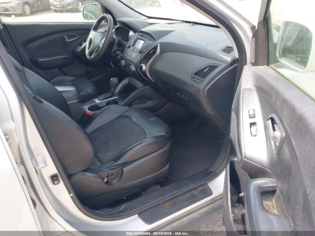 KM8JT3AF0FU010878 Hyundai TUCSON GLS