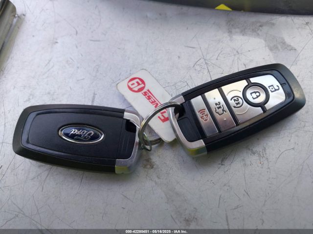 3FA6P0PU9JR187261 Ford Fusion Energi Se Luxury