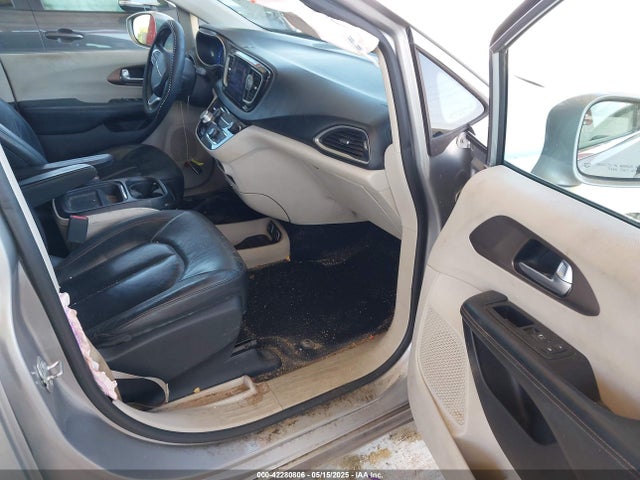 2C4RC1BGXHR529987 Chrysler Pacifica Touring-l