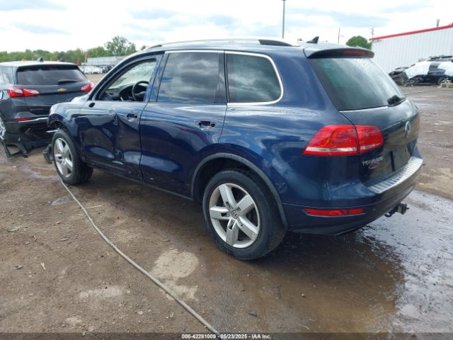 2011 VOLKSWAGEN TOUAREG WVGFF9BP0BD002958 Photo 2