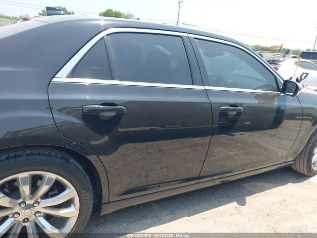 Chrysler 300 Touring 2018 2C3CCAAG7JH342245 Image 13