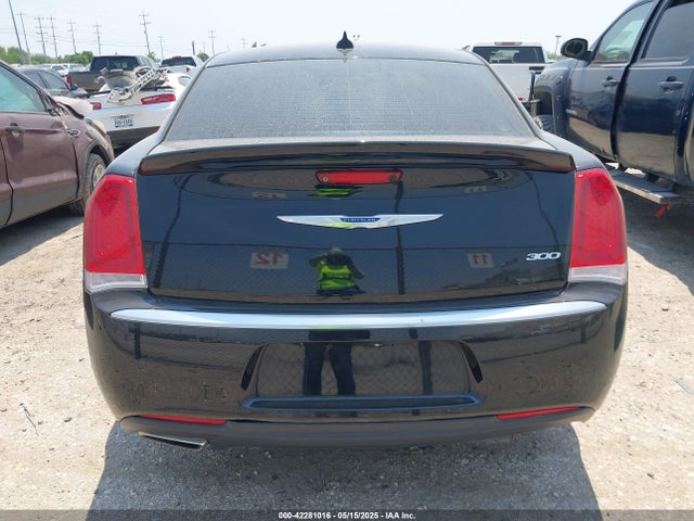Chrysler 300 Touring 2018 2C3CCAAG7JH342245 Image 16