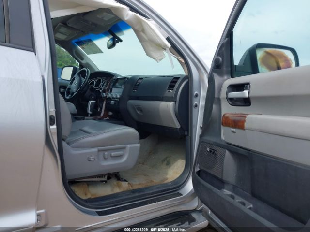 2011 TOYOTA SEQUOIA 5TDKY5G13BS031658 Photo 4