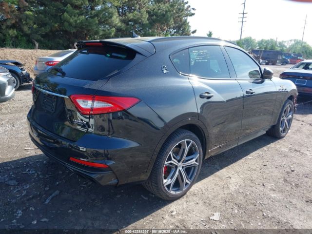 2019 MASERATI LEVANTE ZN661ZUA9KX332851 Photo 3