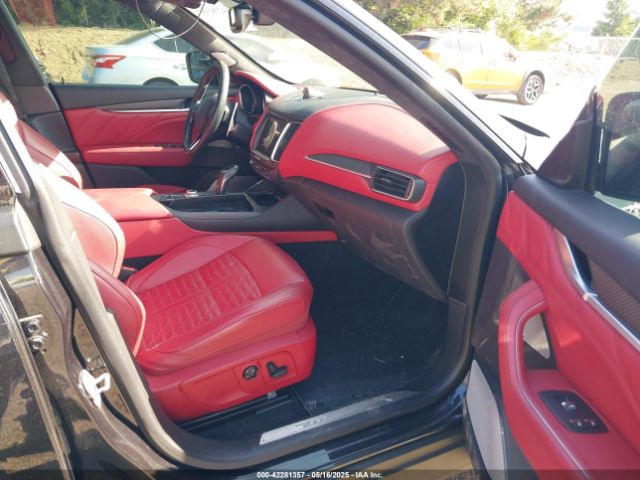 2019 MASERATI LEVANTE ZN661ZUA9KX332851 Photo 4
