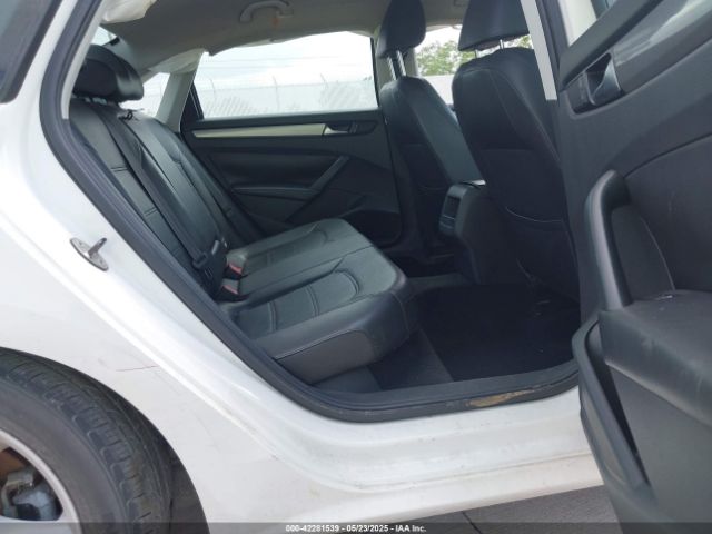1VWAT7A33EC038693 Volkswagen Passat 1.8t Wolfsburg Edition