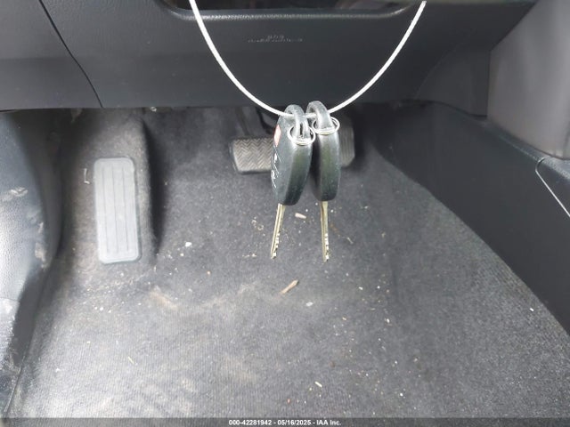 JTMZFREVXGJ072715 Toyota RAV4 LE