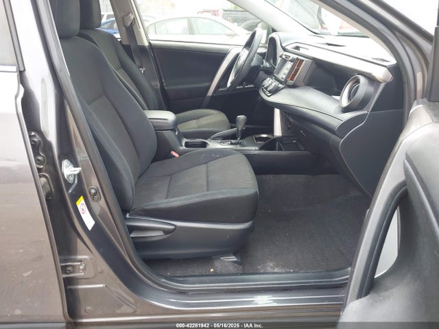 JTMZFREVXGJ072715 Toyota RAV4 LE