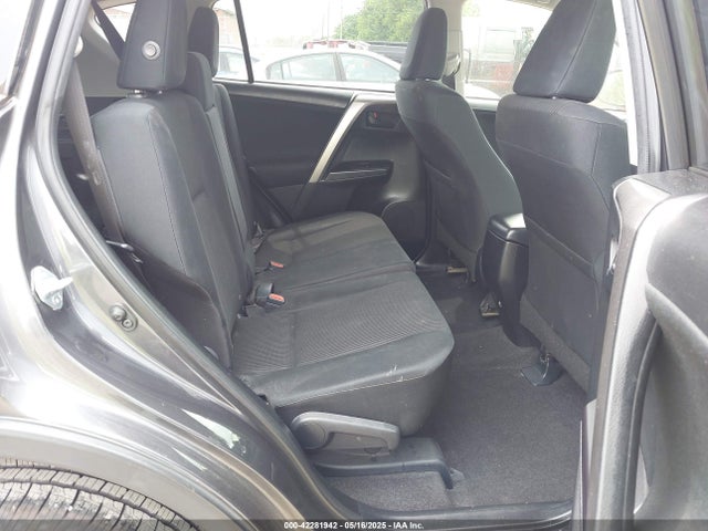 JTMZFREVXGJ072715 Toyota RAV4 LE