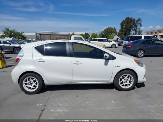 JTDKDTB34E1562216 Toyota Prius C One