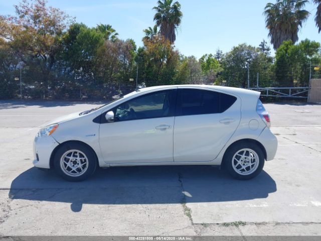 JTDKDTB34E1562216 Toyota Prius C One
