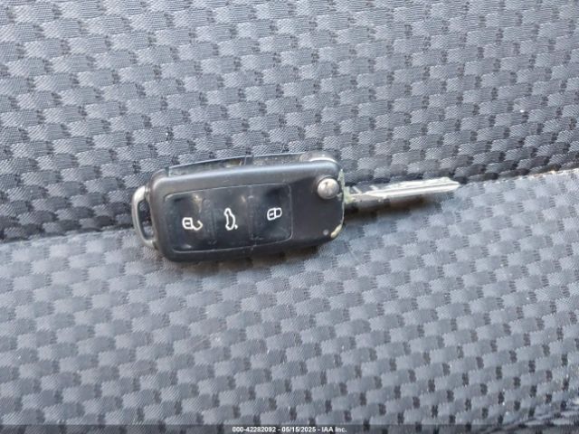 3VW1K7AJXEM373112 Volkswagen Jetta 2.0l S