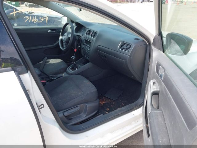 3VW1K7AJXEM373112 Volkswagen Jetta 2.0l S