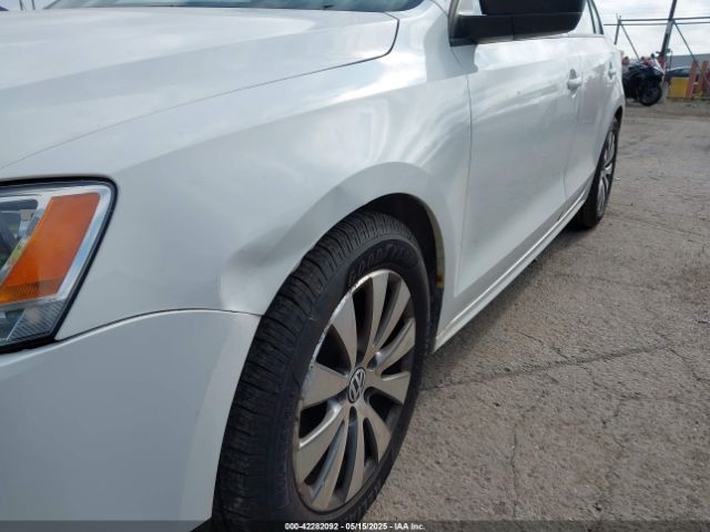 3VW1K7AJXEM373112 Volkswagen Jetta 2.0l S
