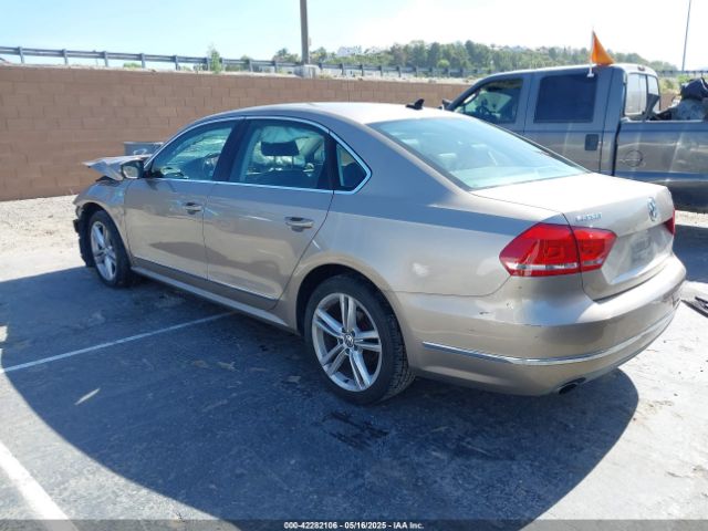 2015 VOLKSWAGEN PASSAT 1VWBT7A34FC053547 Photo 2