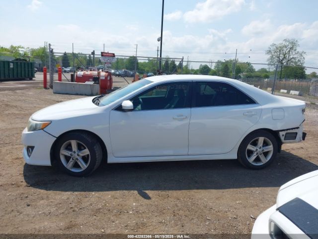 4T1BF1FK1EU348732 Toyota CAMRY SE