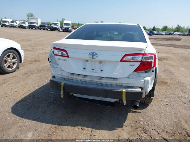 4T1BF1FK1EU348732 Toyota CAMRY SE