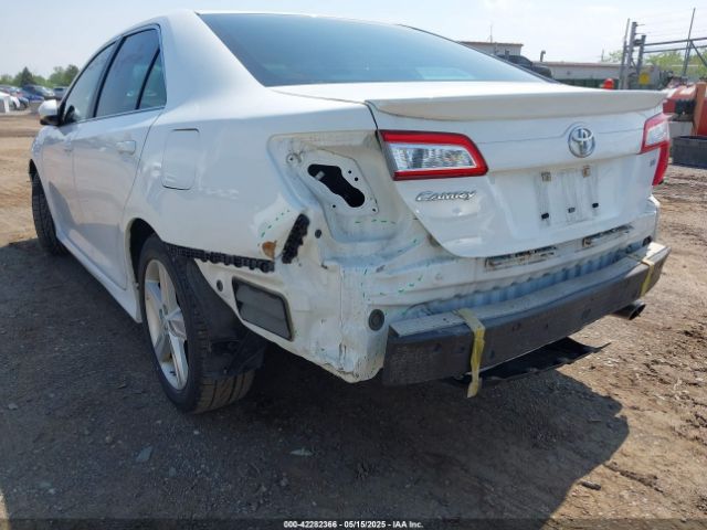 4T1BF1FK1EU348732 Toyota CAMRY SE