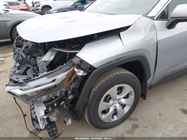 2T3K1RFV5SW384630 Toyota RAV4 LE