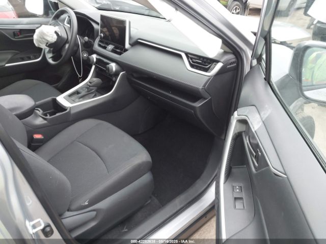 2T3K1RFV5SW384630 Toyota RAV4 LE