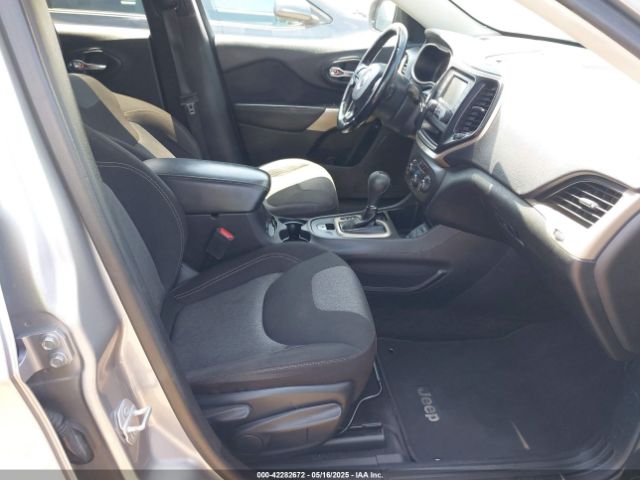 1C4PJLCB9JD556540 Jeep Cherokee Latitude Fwd
