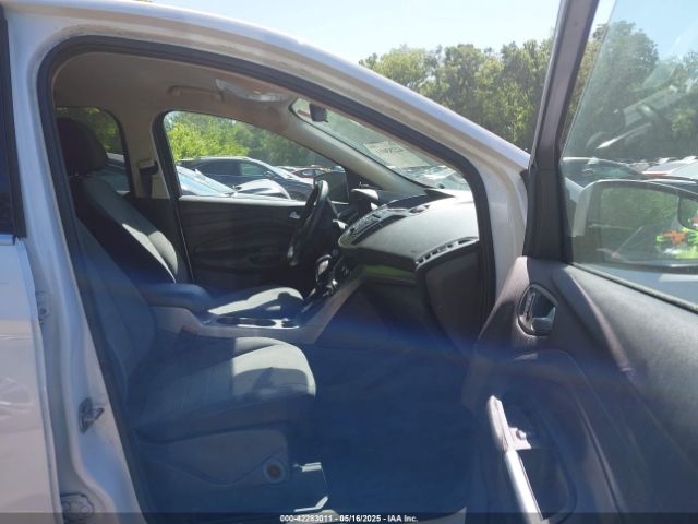 1FMCU9GX1GUC67851 Ford ESCAPE SE