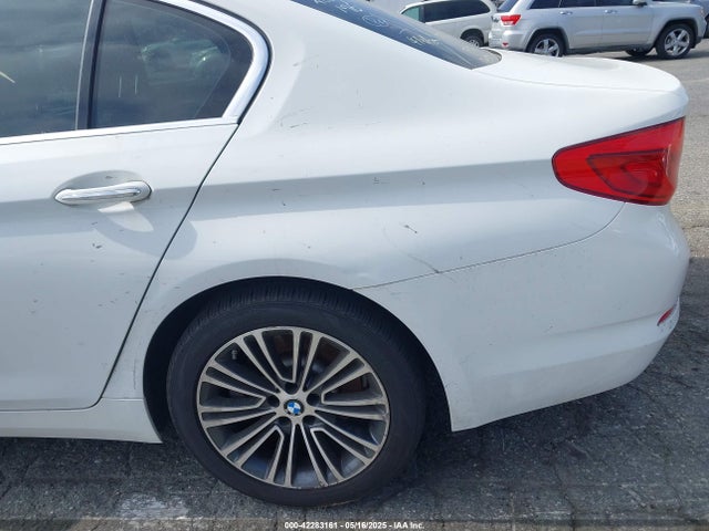 WBAJA5C54JWA39033 BMW 530I