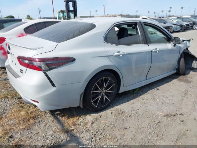 2022 TOYOTA CAMRY 4T1T11BK8NU072395 Photo 3