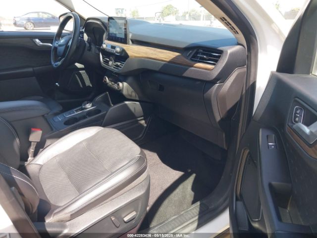 1FMCU9J99LUC55290 Ford Escape Titanium