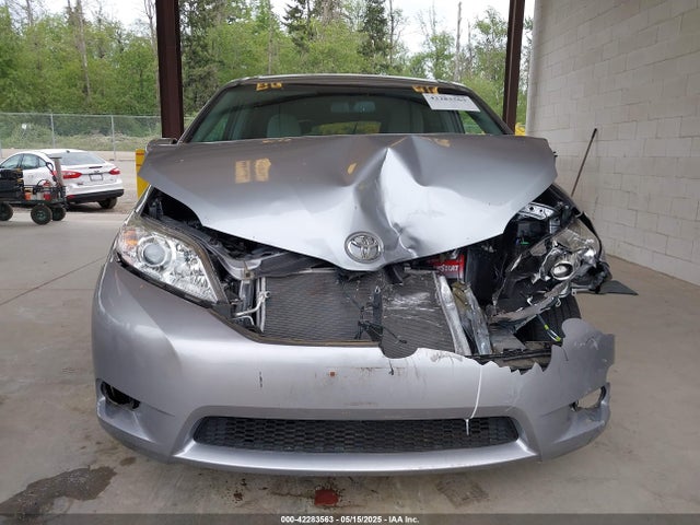 5TDKZ3DC4HS828226 Toyota Sienna Le 8 Passenger