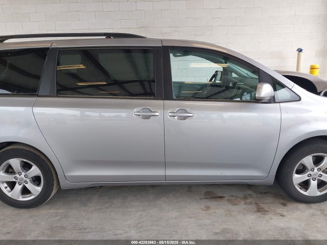 5TDKZ3DC4HS828226 Toyota Sienna Le 8 Passenger