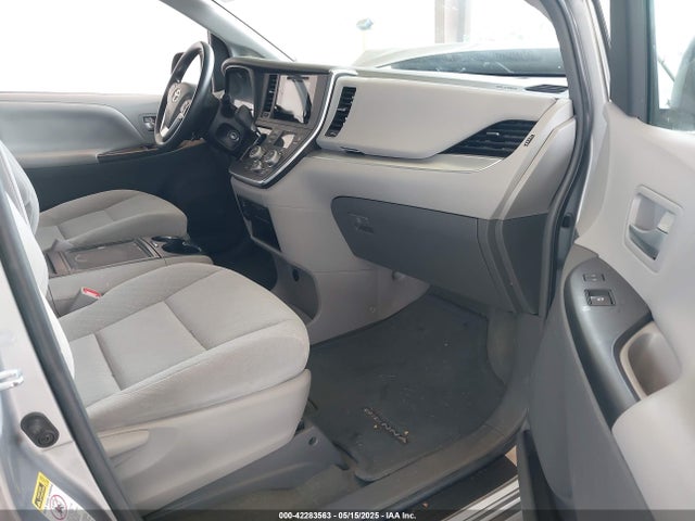 5TDKZ3DC4HS828226 Toyota Sienna Le 8 Passenger