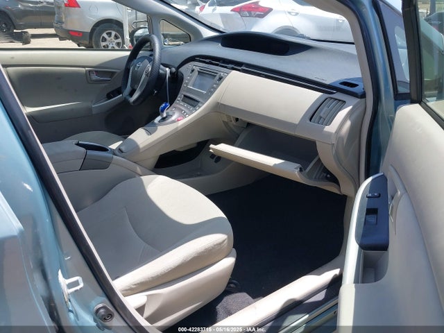 JTDKN3DUXF1950054 Toyota Prius Two
