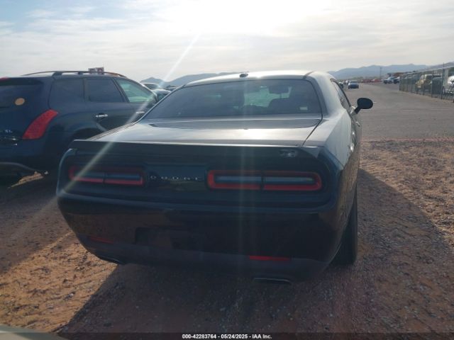 2C3CDZAG8GH279029 Dodge Challenger Sxt