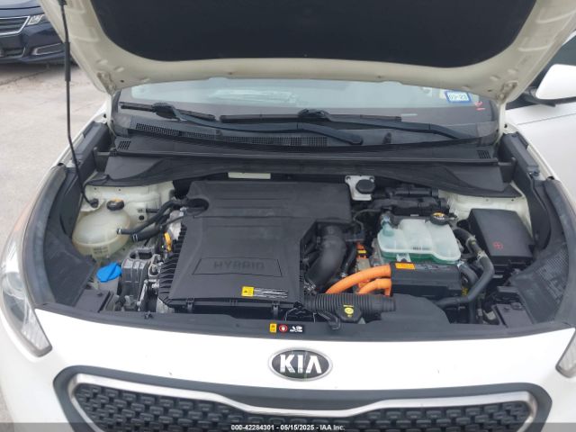 KNDCB3LC3H5060030 KIA NIRO LX