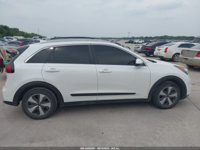 KNDCB3LC3H5060030 KIA NIRO LX