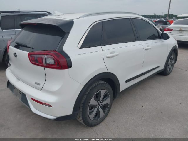 KNDCB3LC3H5060030 KIA NIRO LX