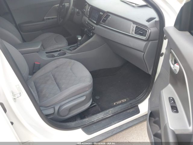 KNDCB3LC3H5060030 KIA NIRO LX