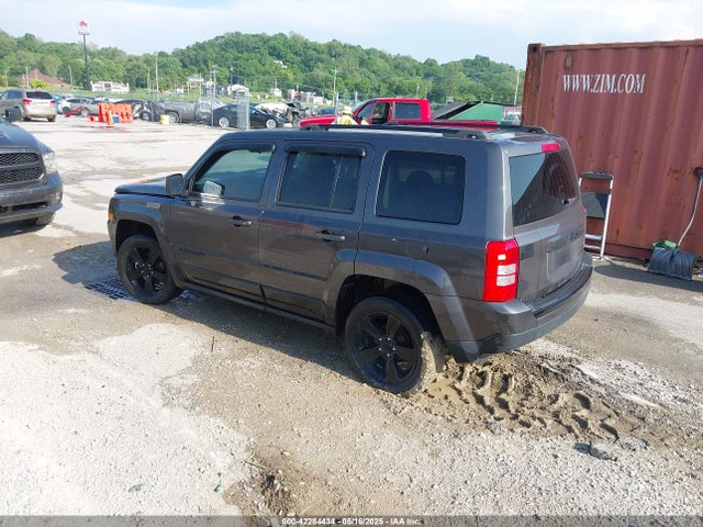 1C4NJPBA2FD386696 Jeep 2015
