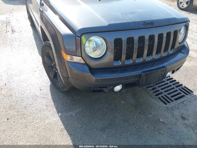 1C4NJPBA2FD386696 Jeep 2015
