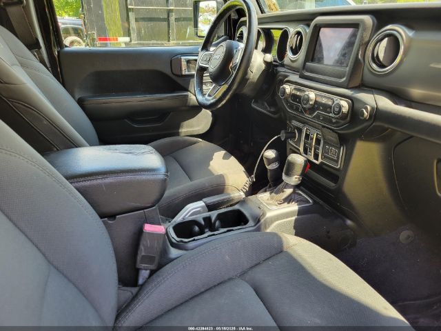 1C4HJXENXJW251085 Jeep WRANGLER UNLIMITED
