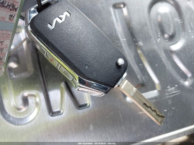 KNDJ23AU1P7880418 KIA SOUL LX