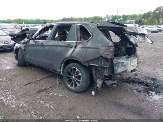 2018 BMW X5 5UXKR6C56J0U15798 Photo 2
