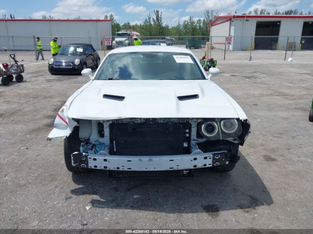 2C3CDZAG4HH572900 Dodge Challenger Sxt Plus