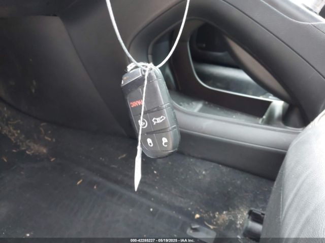 1C3CCCEG4FN512713 Chrysler 200 C