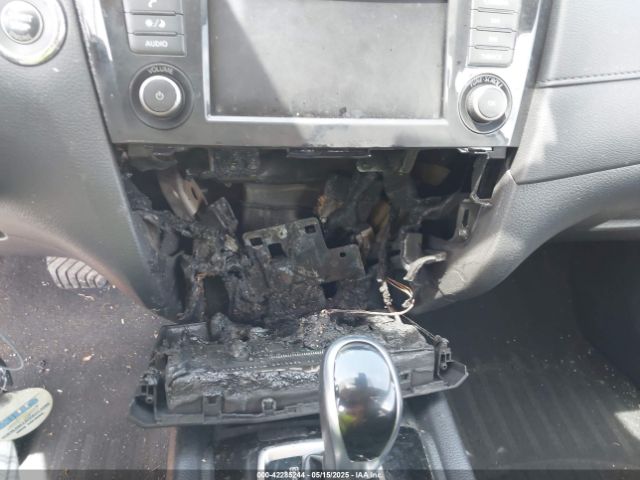 KNMAT2MV2LP523996 Nissan 2020