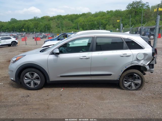 KNDCB3LC3K5282557 KIA NIRO LX