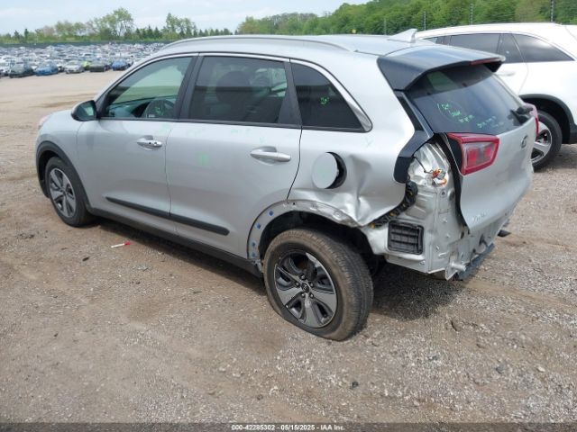 KNDCB3LC3K5282557 KIA NIRO LX