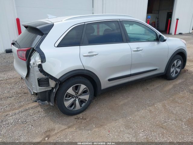 KNDCB3LC3K5282557 KIA NIRO LX