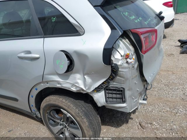 KNDCB3LC3K5282557 KIA NIRO LX